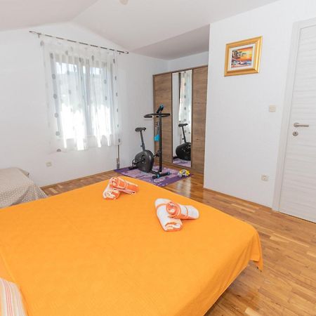 Spacious Villa For 10 With A Big Private Pool 特里尔 外观 照片