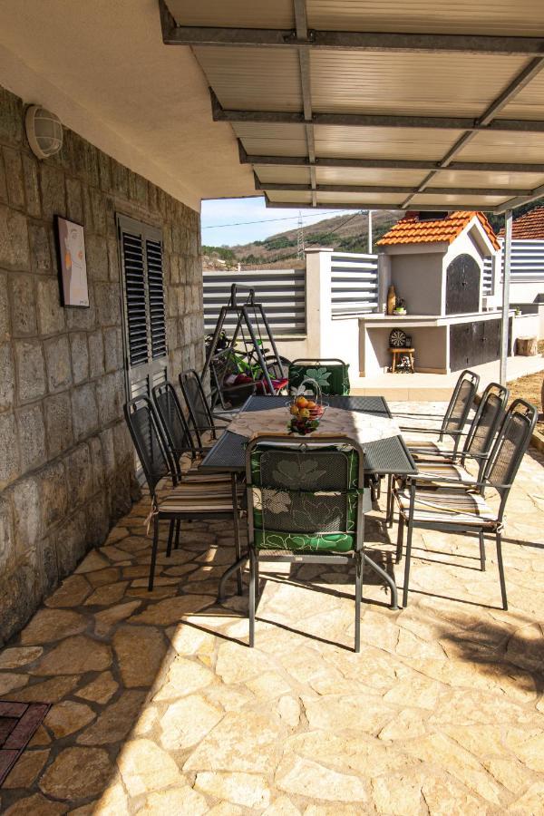 Spacious Villa For 10 With A Big Private Pool 特里尔 外观 照片