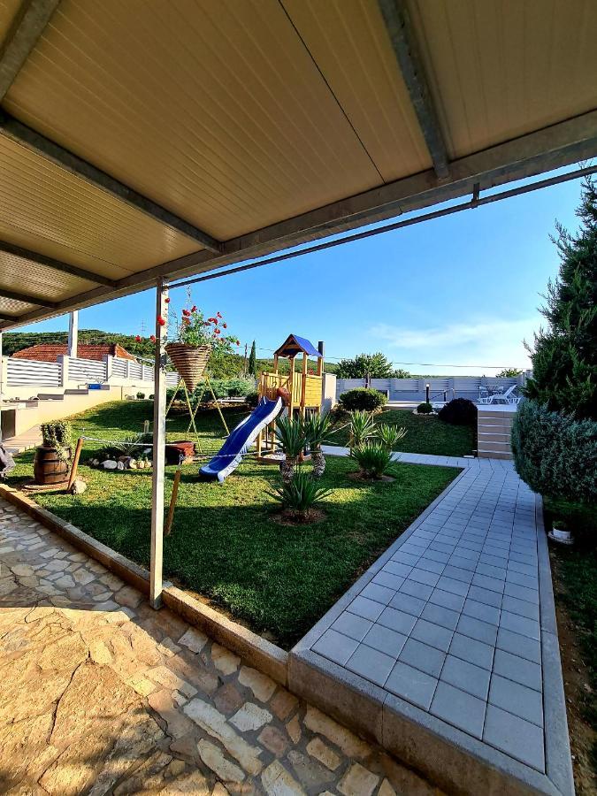 Spacious Villa For 10 With A Big Private Pool 特里尔 外观 照片