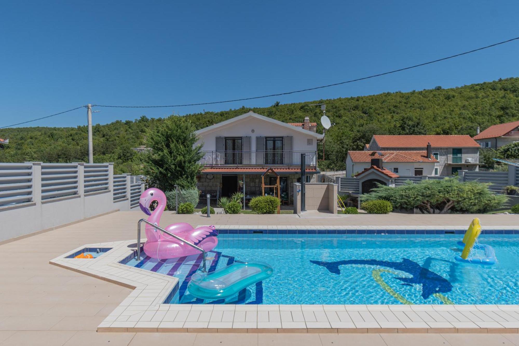 Spacious Villa For 10 With A Big Private Pool 特里尔 外观 照片