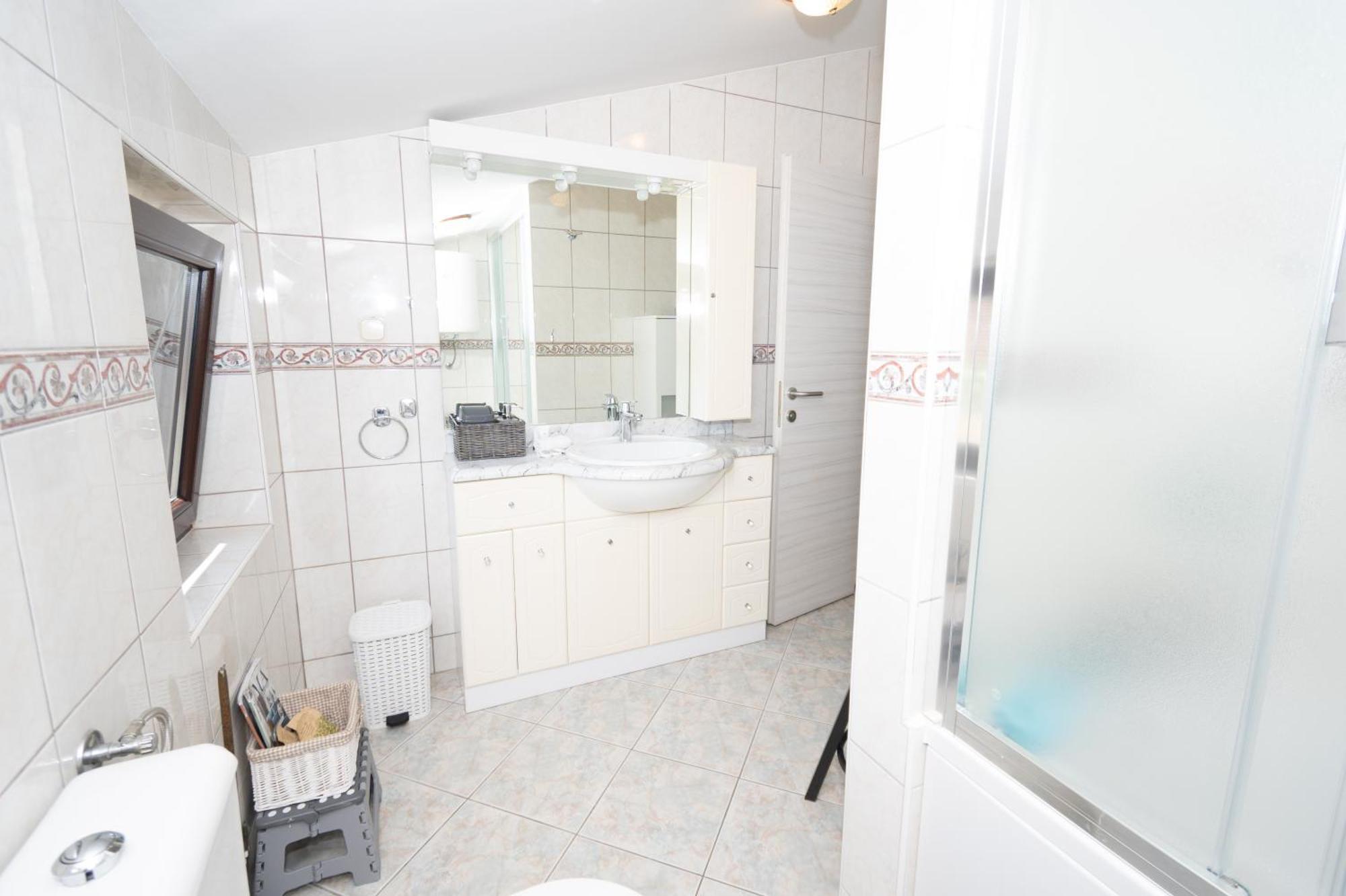 Spacious Villa For 10 With A Big Private Pool 特里尔 外观 照片
