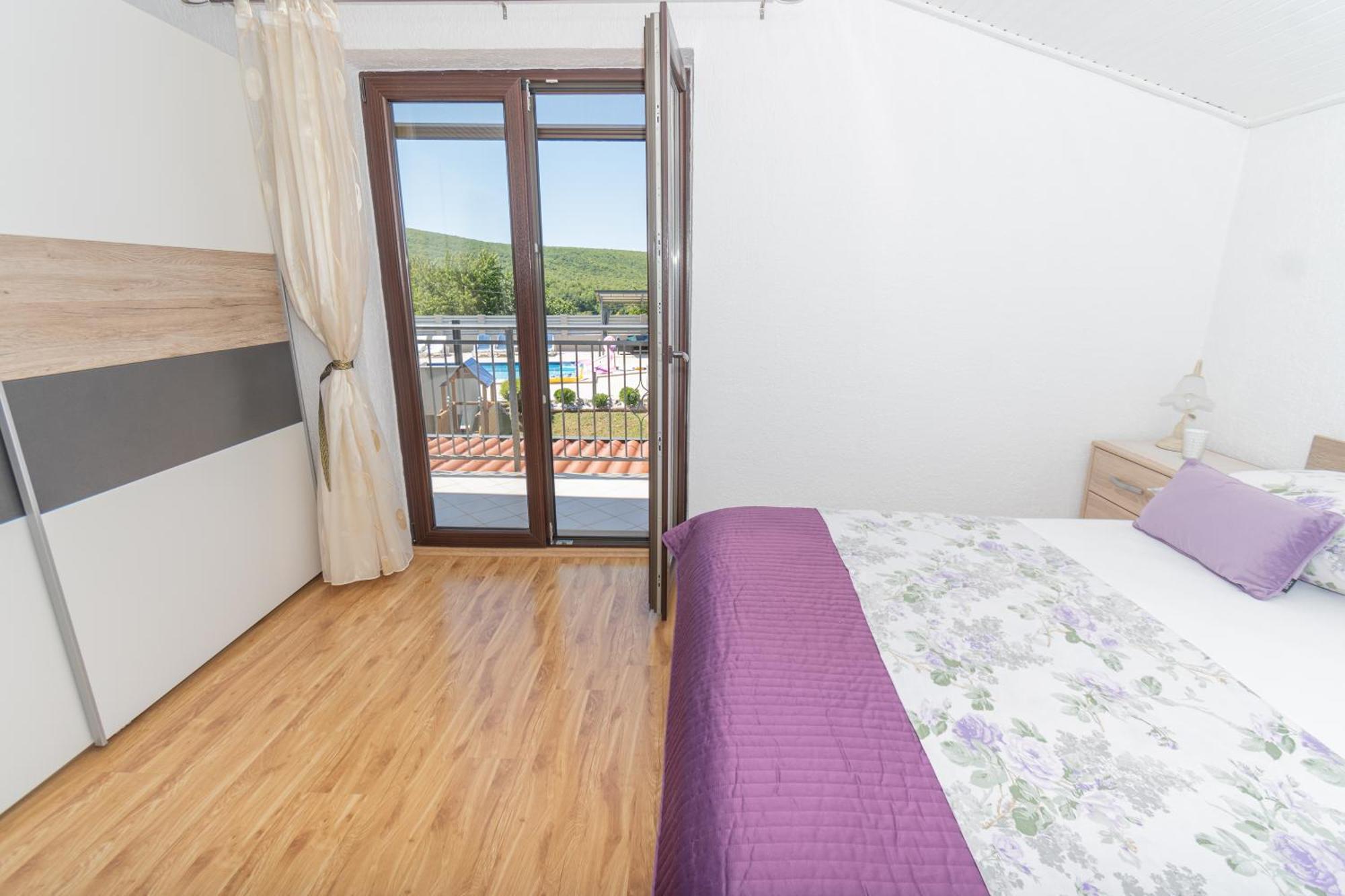 Spacious Villa For 10 With A Big Private Pool 特里尔 外观 照片