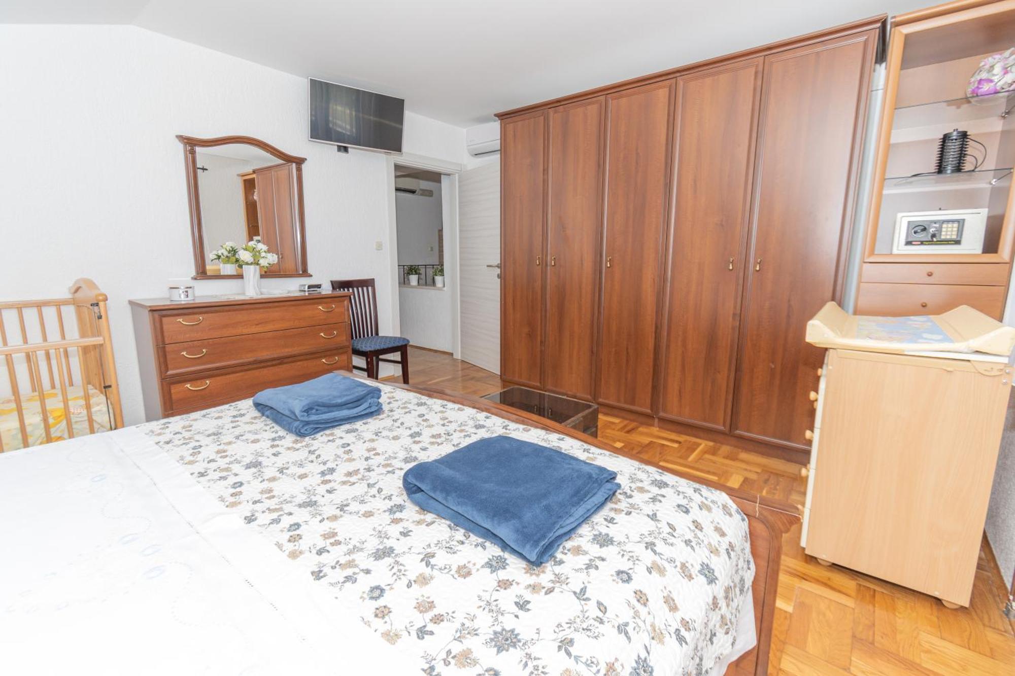 Spacious Villa For 10 With A Big Private Pool 特里尔 外观 照片
