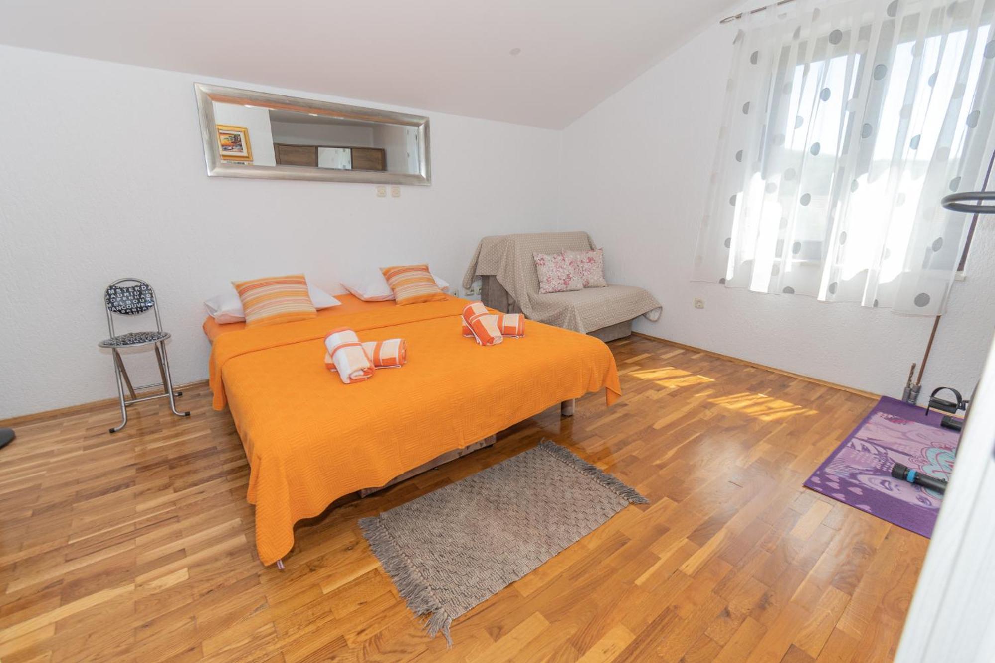 Spacious Villa For 10 With A Big Private Pool 特里尔 外观 照片