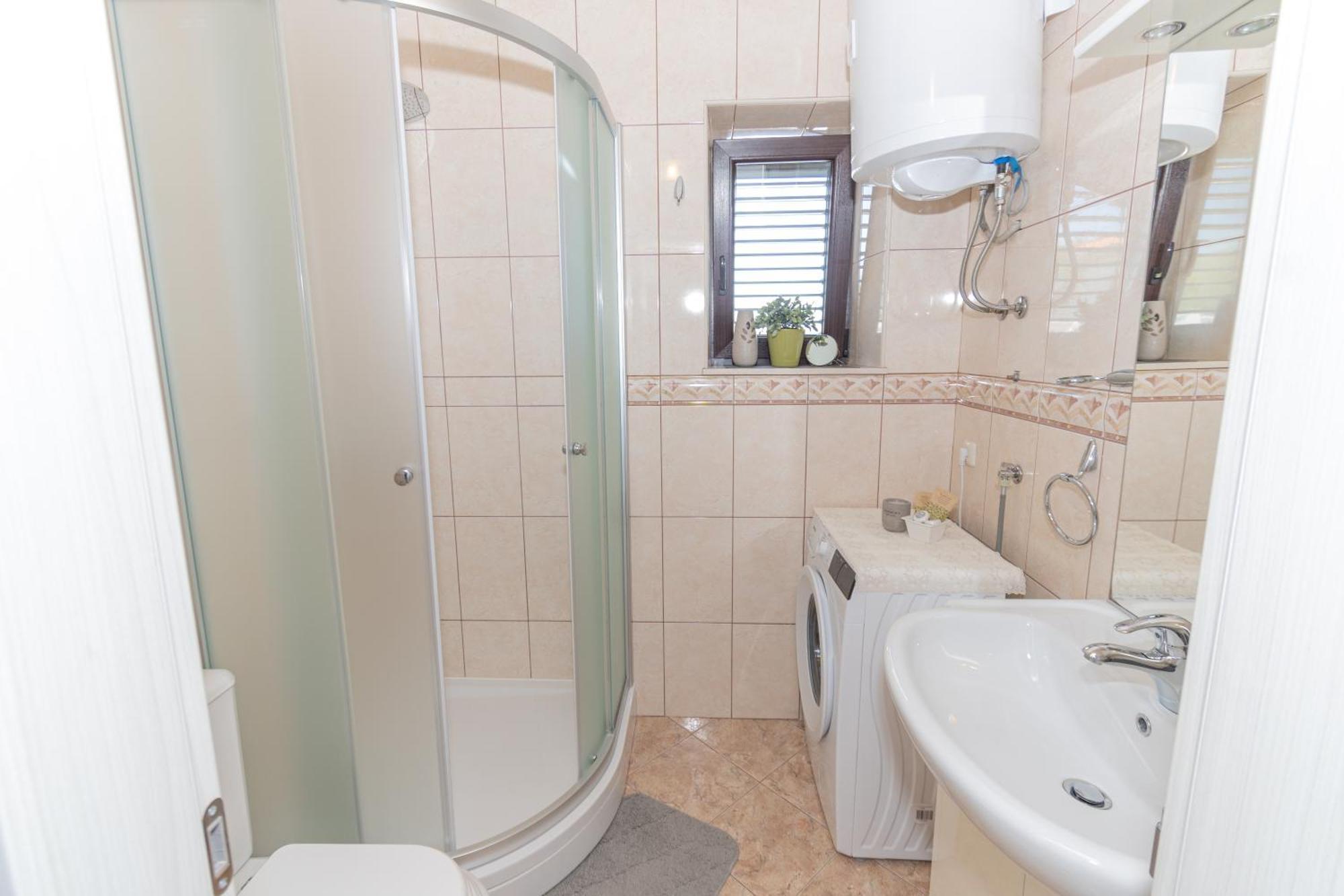 Spacious Villa For 10 With A Big Private Pool 特里尔 外观 照片