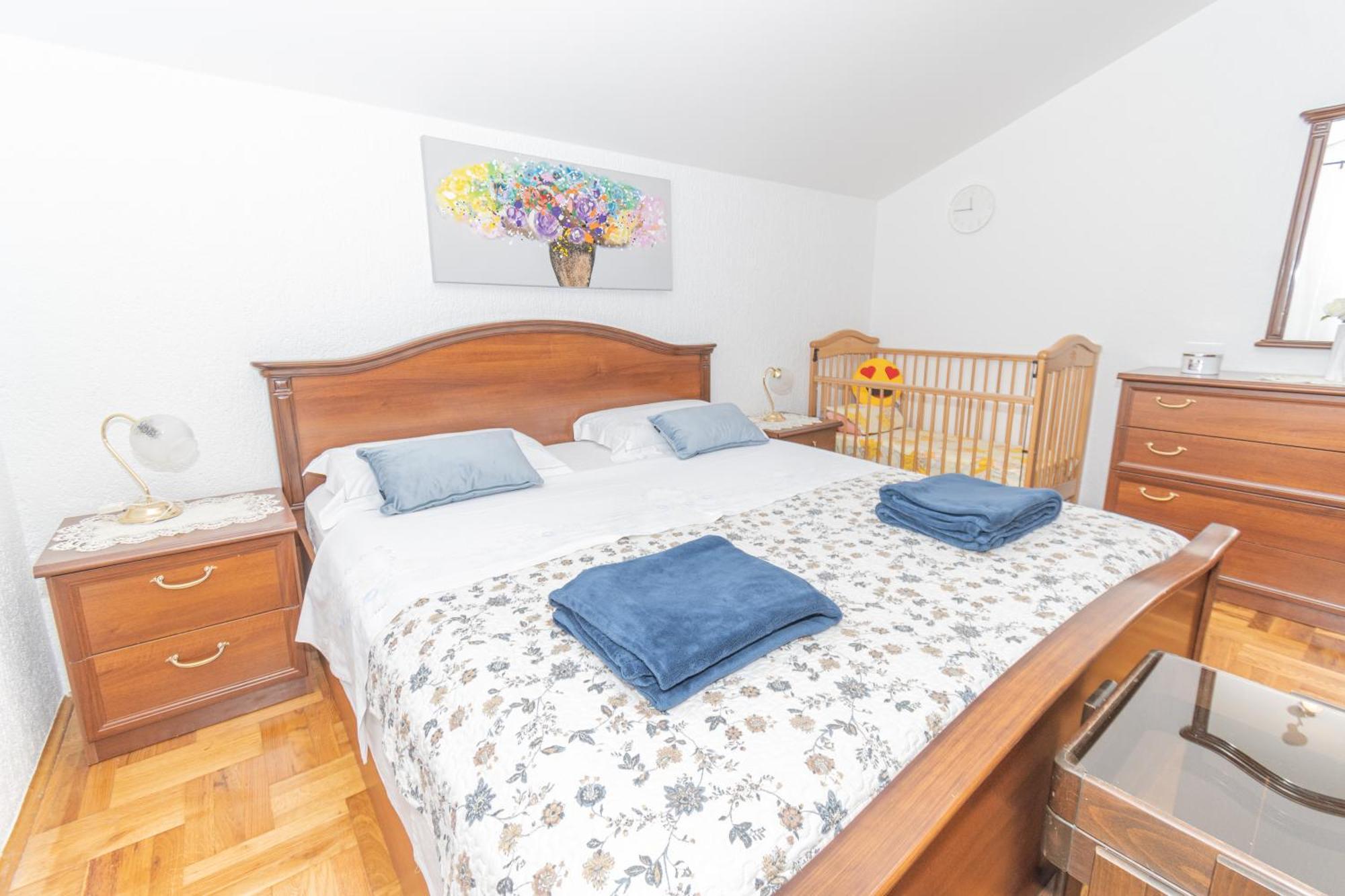 Spacious Villa For 10 With A Big Private Pool 特里尔 外观 照片