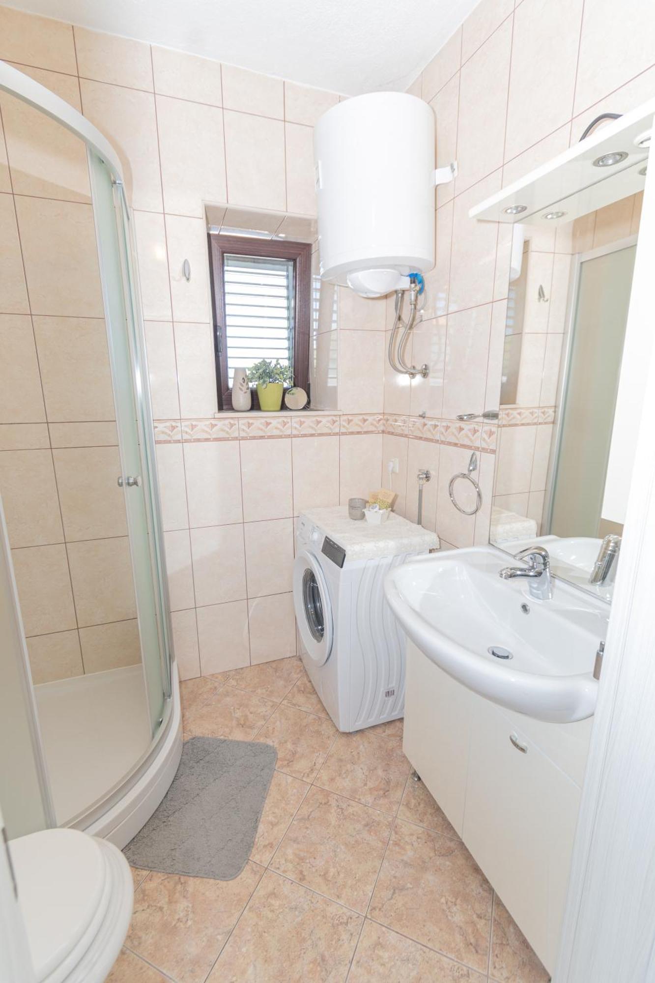 Spacious Villa For 10 With A Big Private Pool 特里尔 外观 照片
