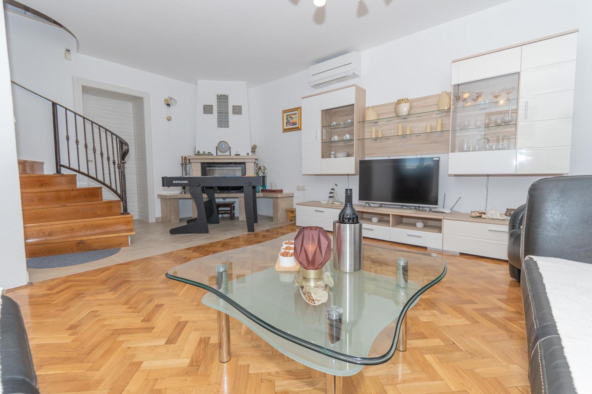 Spacious Villa For 10 With A Big Private Pool 特里尔 外观 照片